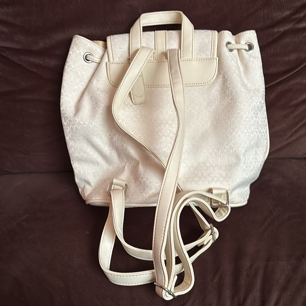 Great used condition ivory backpack - Picture 3 of 4